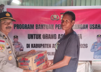 Polres Asmat Salurkan Bantuan Bantuan Pengembangan Usaha untuk Orang Asli Papua