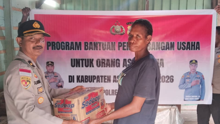 Polres Asmat Salurkan Bantuan Bantuan Pengembangan Usaha untuk Orang Asli Papua