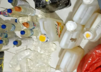 Ratusan Liter Sopi Asal NTT dan Tual Disita di Pelabuhan Poumako Mimika