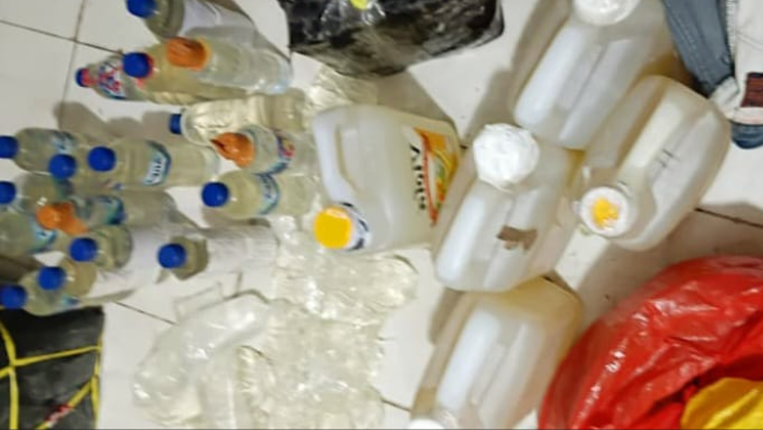 Ratusan Liter Sopi Asal NTT dan Tual Disita di Pelabuhan Poumako Mimika