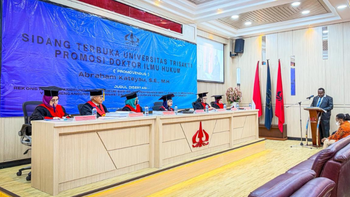 Proviciat! Pj Sekda Mimika Abraham Kateyau Berhasil Pertahankan Disertasi Promosi Doktor Universitas Trisakti Jakarta