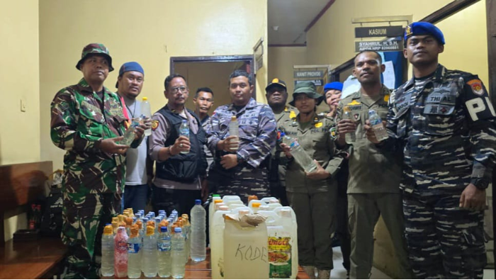 117 Liter Sopi ‘Tak Bertuan’ Disita Aparat Gabungan di Pelabuhan Pomako Timika