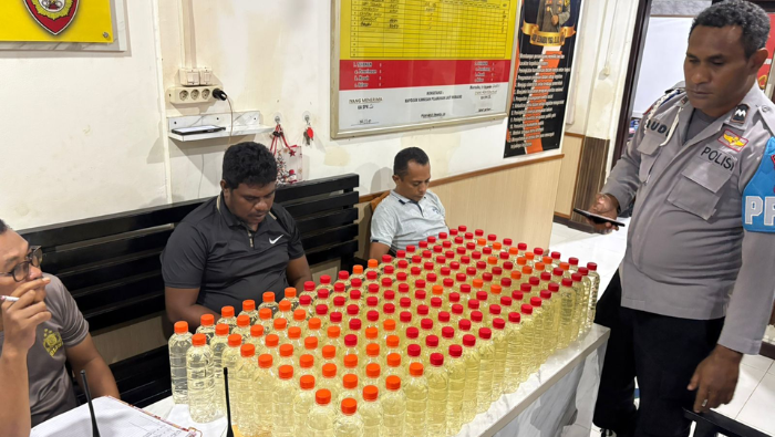 Polisi di Merauke Amankan 164 Botol Sopi Asal Kupang-NTT