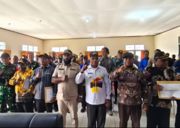 Pertama di Papua Tengah yang Serahkan DPA ke Pimpinan OPD, Bupati Puncak: Prestasi Membanggakan