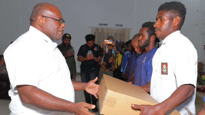 Lima Tahun ke Depan, Pemprov Target Cetak 100 Dokter dari Putra-Putri OAP Tengah