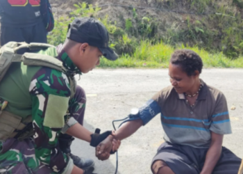 Satgas Yonif 112/DJ Berikan Layanan Kesehatan Gratis untuk Warga Kampung Kalome-Tinggi Nambut