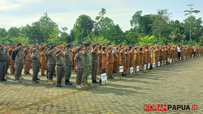 Wabup Mimika Emanuel Kemong Ingatkan ASN Tertib Izin dan Siapkan Tindak Lanjut Temuan BPK