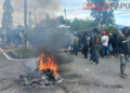 Terjadi Penikaman di Depan SDN Koperapoka Timika, Warga Blokade Jalan Ahmad Yani