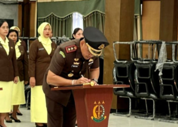 Kejagung Mutasi Besar-besaran, Putu Eka Suyantha Jabat Kajari Mimika