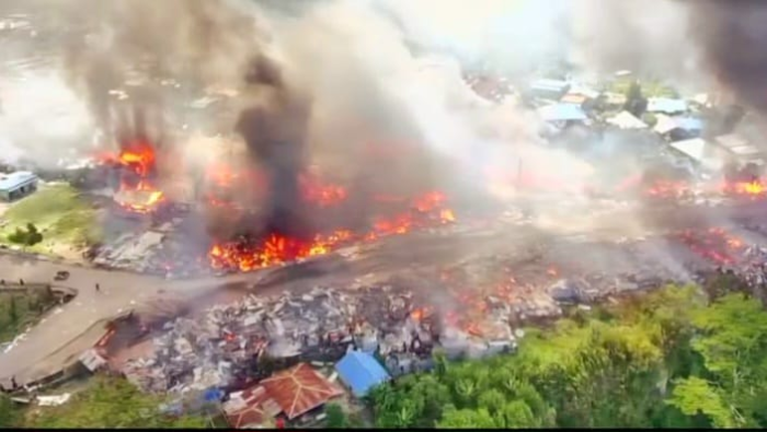 Ratusan Bangunan Dilaporkan Hangus dalam Kebakaran Hebat di Tolikara, Kerugian Ditaksir Rp22 Miliar