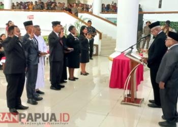 Bupati Mimika Johannes Rettob Lantik 14 Pejabat Definitif dan Pelaksana Tugas, Ini Daftarnya