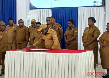 Pimpin Sertijab Sejumlah Pejabat Pemkab Mimika, Wabup Ingatkan Komitmen Pelayanan Terbaik