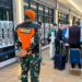 Personel Korpasgat Bantu Filter Akses Penumpang di Bandara Sentani Jayapura, Antisipasi Calo Tiket