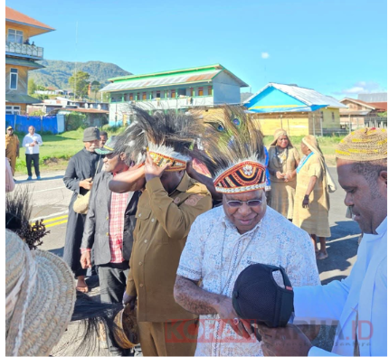 Uskup Timika Mrg. Bernardus Bofitwos Baru Pimpin Misa Pembukaan Muspas Mee ke-VIII di Komapa