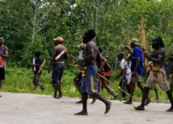 Konflik Kapiraya Memanas, Kantor Distrik dan 18 Rumah Warga Terbakar