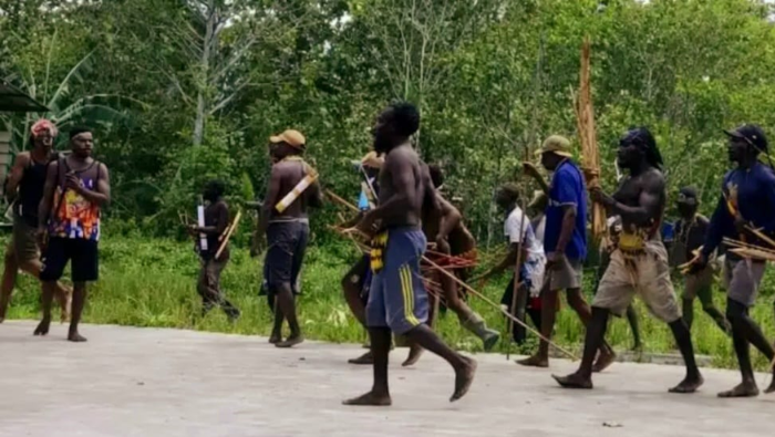 Konflik Kapiraya Memanas, Kantor Distrik dan 18 Rumah Warga Terbakar