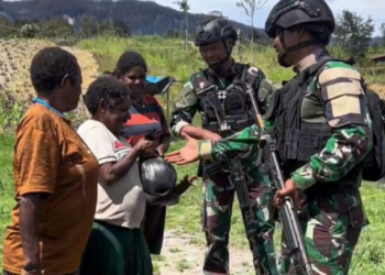 Satgas Korpasgat Gelar Pembinaan Teritorial di Ilaga, Bagikan Sembako untuk Warga