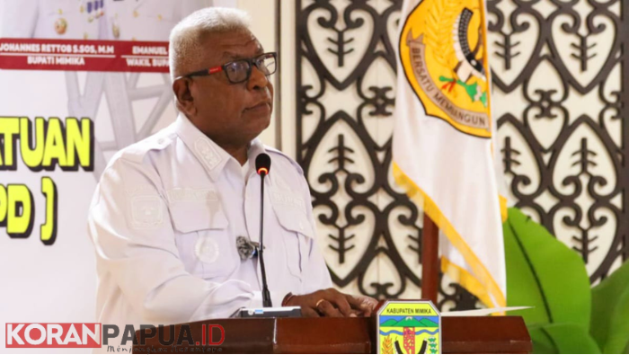 Bupati Mimika, Johannes Rettob. (foto: Hayun Nuhuyanan/koranpapua.id)