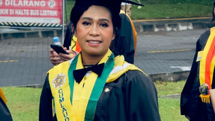 Proviciat Merlins R Waromi! Wanita Asal Papua Lulus Dokter Spesialis Tercepat di UGM