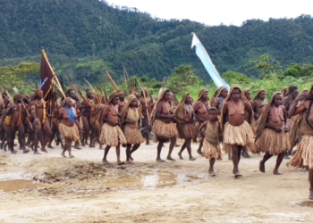 Penjemputan Peserta Muspas Mee ke-VIII di Komopa Aradide Diwarnai Tarian Tradisional Budaya Meepago
