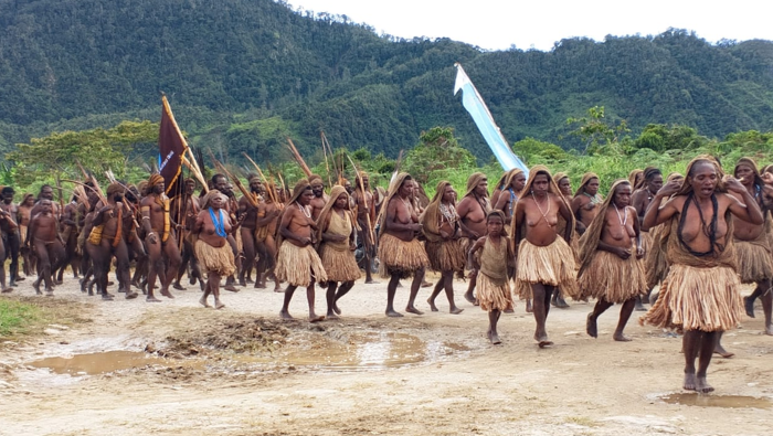 Penjemputan Peserta Muspas Mee ke-VIII di Komopa Aradide Diwarnai Tarian Tradisional Budaya Meepago