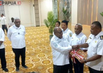 Tegas! Bupati Johannes Rettob Ingatkan Jangan Bawa-bawa Namanya untuk Minta Proyek