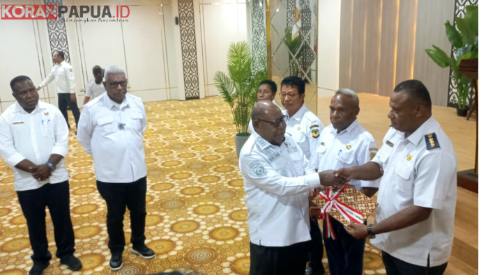 Tegas! Bupati Johannes Rettob Ingatkan Jangan Bawa-bawa Namanya untuk Minta Proyek