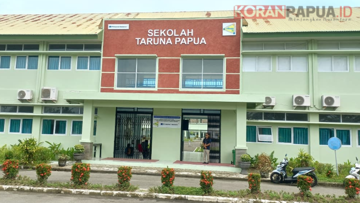 Tingkatkan Kepercayaan Diri Siswa Berbahasa Inggris, SATP Mimika Gandeng Guru Asal Amerika Serikat