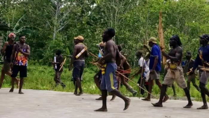 Empat Orang Terluka dalam Bentrok Warga di Kapiraya