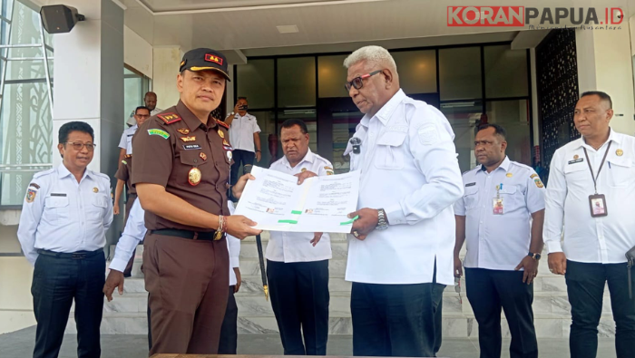 Pemkab Mimika Hibah Mobil dan Rumah Senilai Rp1,5 Miliar Lebih ke Kejari Mimika