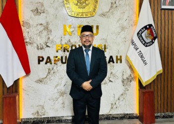 Agustinus Tutupahar Resmi Dilantik sebagai Anggota PAW KPU Mimika Periode 2024-2029