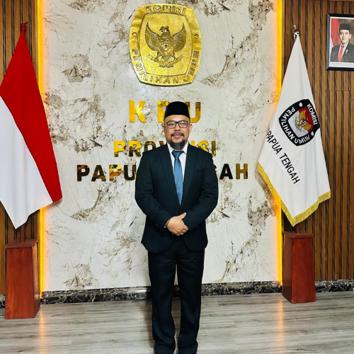 Agustinus Tutupahar Resmi Dilantik sebagai Anggota PAW KPU Mimika Periode 2024-2029