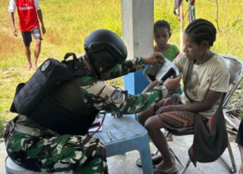 Satgas Yon Parako 466 Pasgat Berikan Layanan Kesehatan Gratis untuk Warga Distrik Korowai Batu