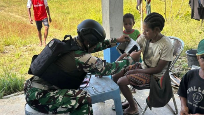 Satgas Yon Parako 466 Pasgat Berikan Layanan Kesehatan Gratis untuk Warga Distrik Korowai Batu