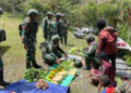 Program Belanja Kasih: Satgas Yonif 743/PSY Borong Hasil Kebun Mama-mama Papua