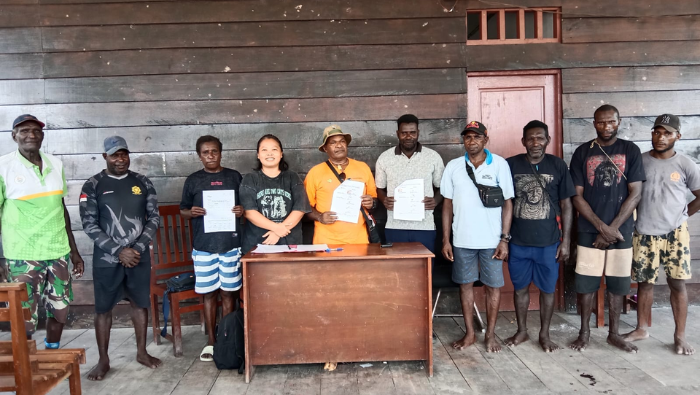 YPMAK Sosialisasi Program Ekonomi di Kampung Kiura, Fokuskan Perluasan Kebun Kelapa dan Pembangunan Rumah Layak Huni