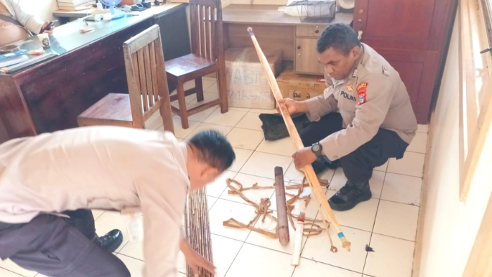 Razia Sajam di Bandara Mozes Kilangin, Polisi Amankan Satu Busur dan 28 Anak Panah