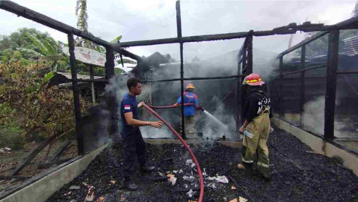 Satu Unit Rumah Ludes Dibakar Orang Tidak Dikenal