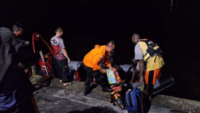 Longboat Bermuatan Delapan Penumpang Tenggelam Dihantam Ombak di Asmat