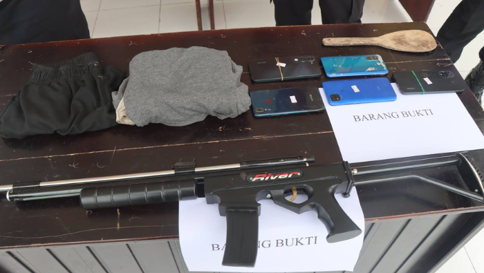 Berbekal Sendok Nasi, Anak Dibawah Umur Berhasil Bobol Konter, Gondol Lima Handphone