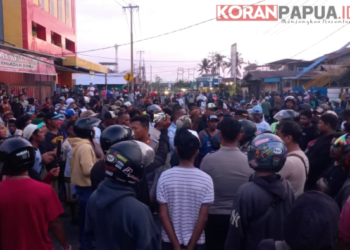 Ratusan Pendulang Kembali Tutup Jalan Ahmad Yani Timika
