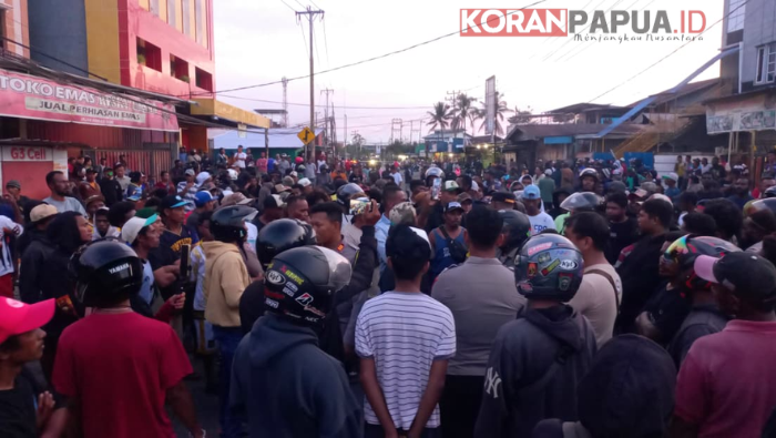 Ratusan Pendulang Kembali Tutup Jalan Ahmad Yani Timika