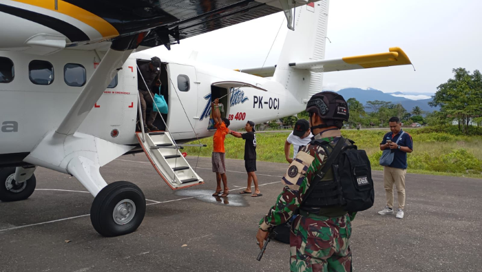 Kawal Distribusi Logistik, Satgas Yon Parako 466 Pasgat Perketat Pengamaman di Lapter Kenyam