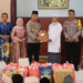 Kapolres Mimika Salurkan Santunan Idul Fitri untuk Warga Pomako