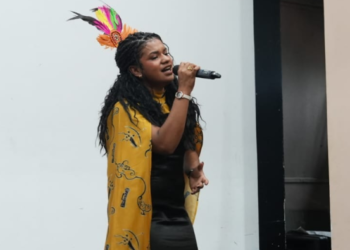 Keterbatasan bukan Penghalang untuk Bersinar:  Suara Emas Eva Manobi, Talenta Papua yang Berprestasi di FLS3N