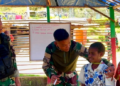Prajurit TNI Gelar Kelas Lapangan, Bantu Proses KBM di Wilayah Terpencil Papua