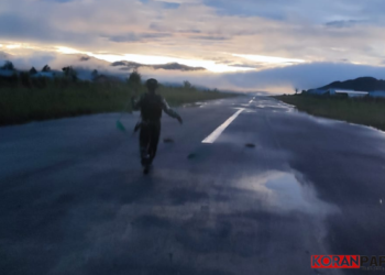 Menembus Kabut Pagi, Satgas Yon Parako 466 Pasgat Jaga Keamanan Bandara Perintis Enarotali