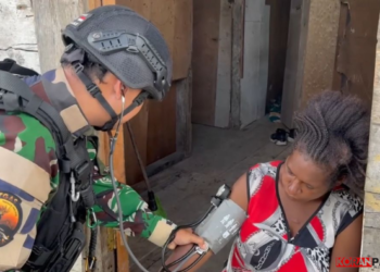 Menembus Wilayah Pelosok Papua, Prajurit Satgas Yon Parako 466 Pasgat Hadirkan Pelayanan Kesehatan