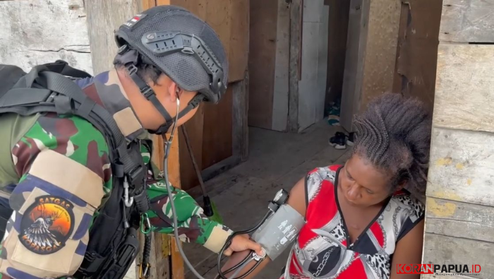 Menembus Wilayah Pelosok Papua, Prajurit Satgas Yon Parako 466 Pasgat Hadirkan Pelayanan Kesehatan