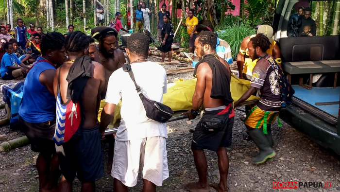 Isak Tangis Sambut Kepulangan Jenazah Korban Penembakan di Tembagapura